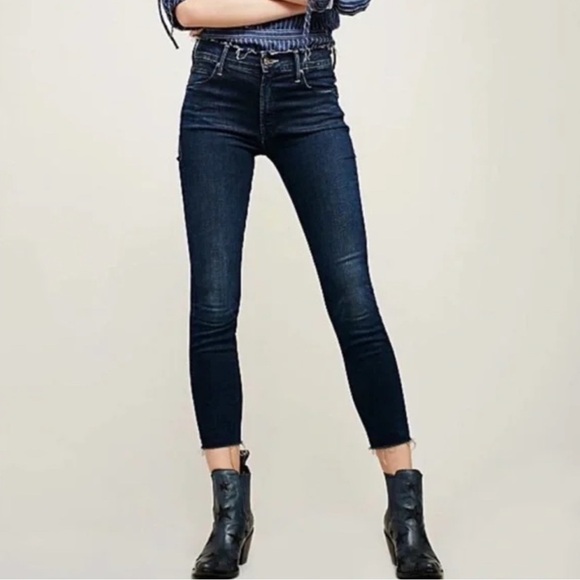 Mother double fray Charmer crop jeans 27 ultra soft and stretch. - Picture 4 of 12